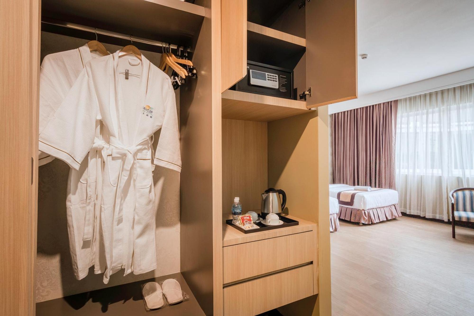 Paradise Hotel Phnom Penh Room photo